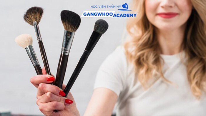 Học Makeup Chuyên Nghiệp Cần Những Gì