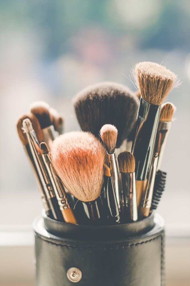 Chỉ nên mua trước những loại cọ và bông mút cần thiết