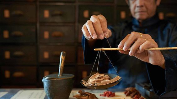 Y Học Cổ Truyền bao gồm nhiều hình thức Đông y đa dạng