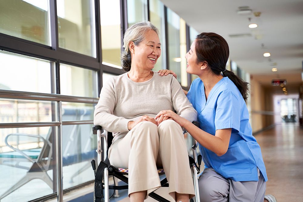 Các y tá và điều dưỡng viên đóng một vai trò không thể thiếu trong việc chăm sóc bệnh nhân
