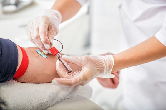 Bạn có thể làm xét nghiệm máu theo nhiều cách khác nhau, như xét nghiệm sâu, xét nghiệm bình thường