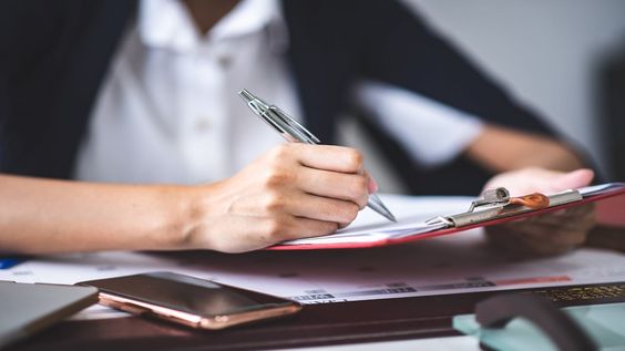 Hồ sơ sinh viên có cần công chứng không? Tìm hiểu ngay!